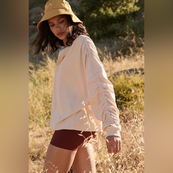 NWOT Free People Movement Flow State Layer Top - Picture 1 of 3